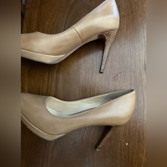 COLE HAAN HEELS SIZE 6 1/2 B LIGHT BROWN - Picture 1 of 4